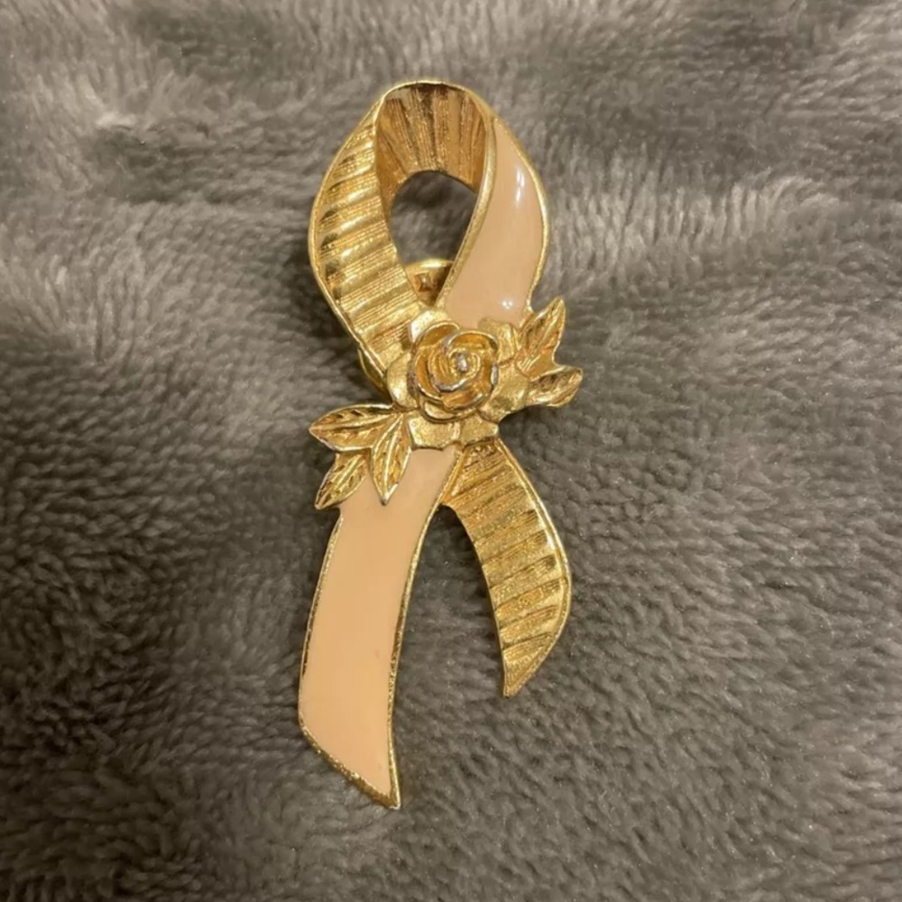avon breast cancer awareness ribbon pin pink enamel with rose pin gold tone 2 in